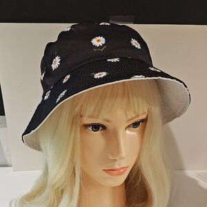 Alice + Olivia Beach Bucket Hat